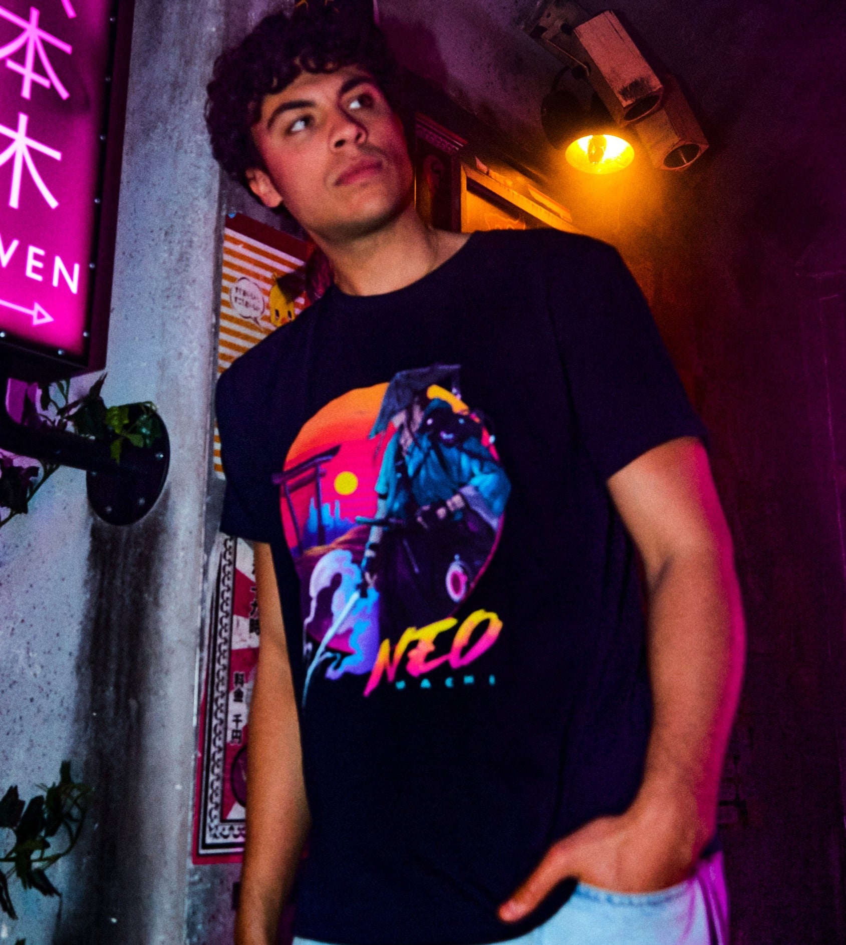 RŌNIN: T-SHIRT - Black - Model Front - cyberpunk t-shirt - Neomachi