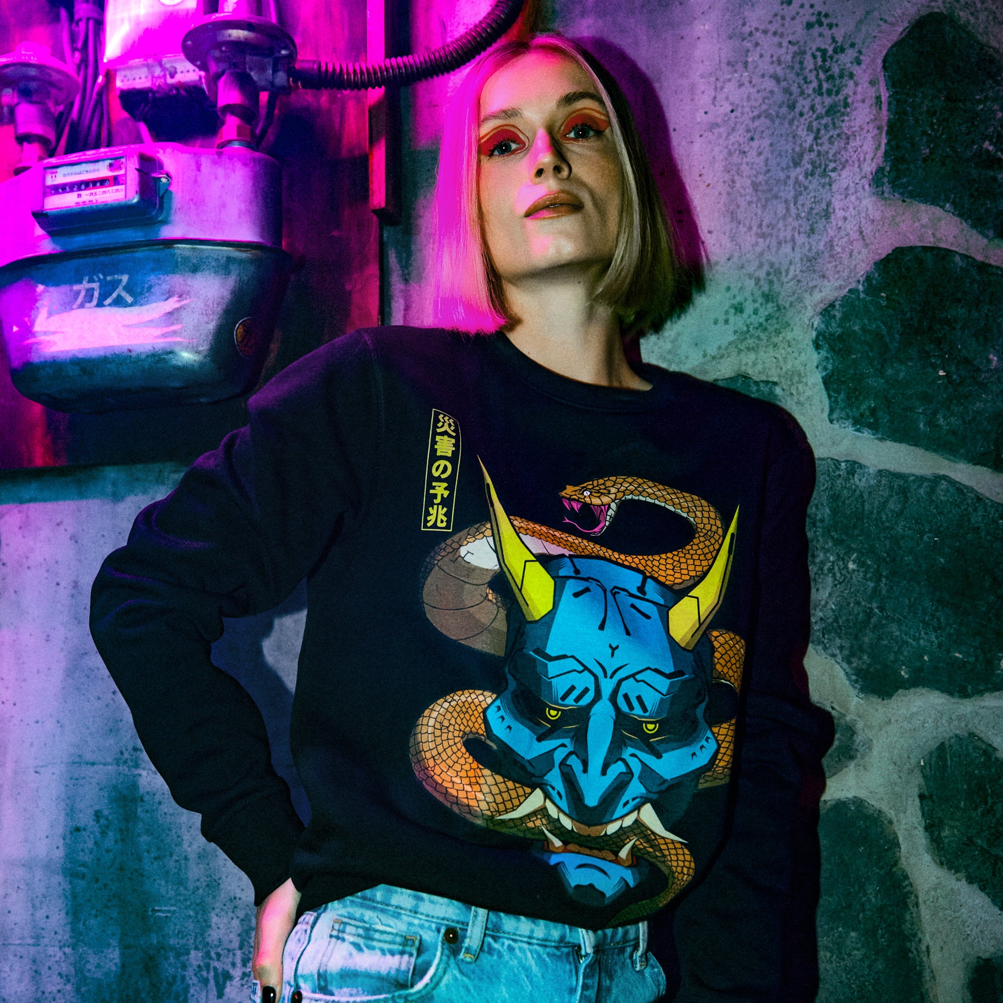 Hebi Sweater - Black - Model Front - cyberpunk Hoodie - Neomachi